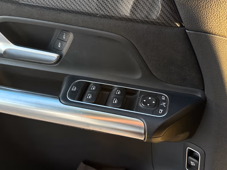Mercedes-Benz GLA - 21