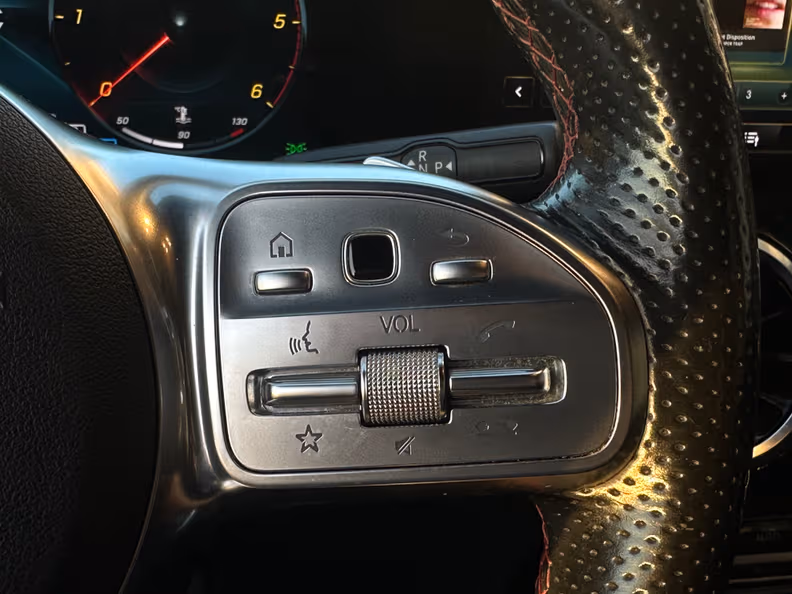 Mercedes-Benz GLA - 11
