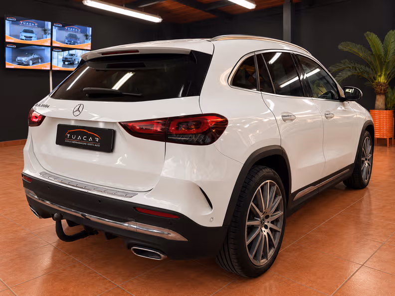 Mercedes-Benz GLA - 2