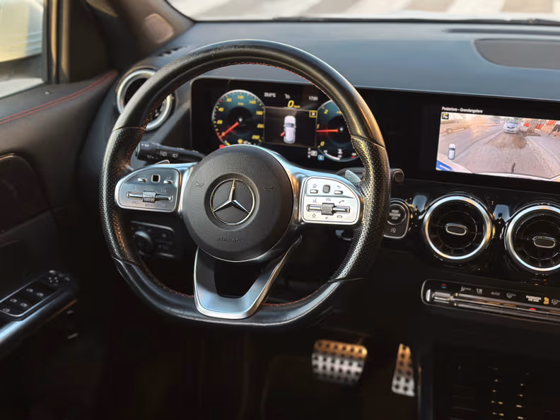 Mercedes-Benz GLA - 16