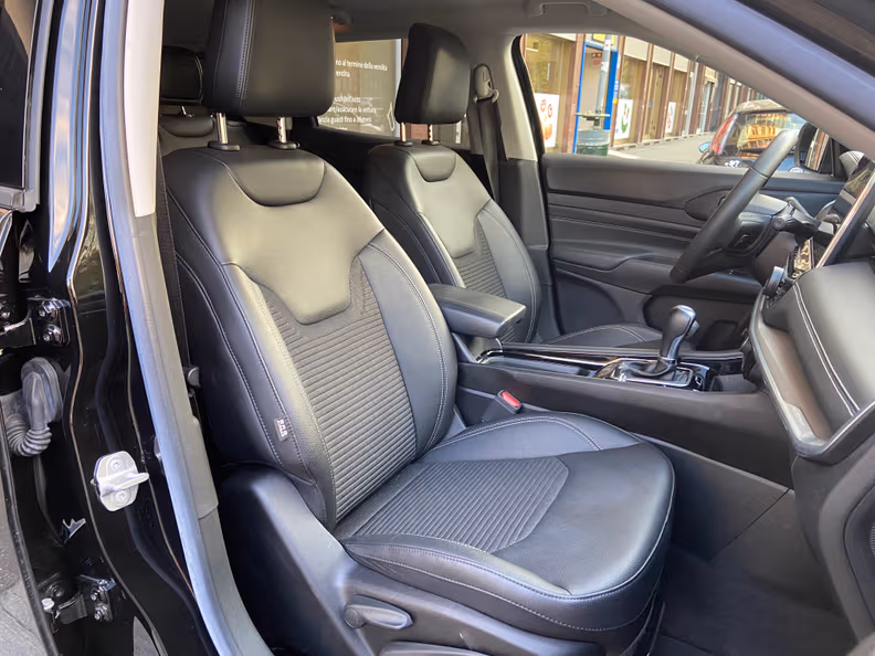 Jeep Compass - 25