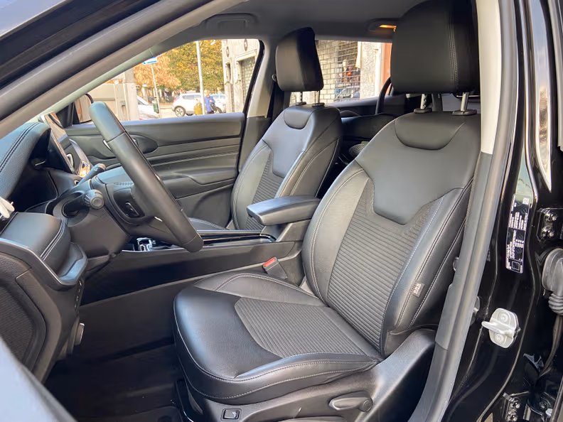 Jeep Compass - 24