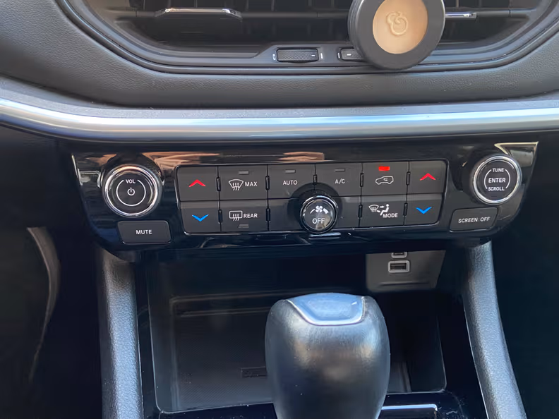 Jeep Compass - 32