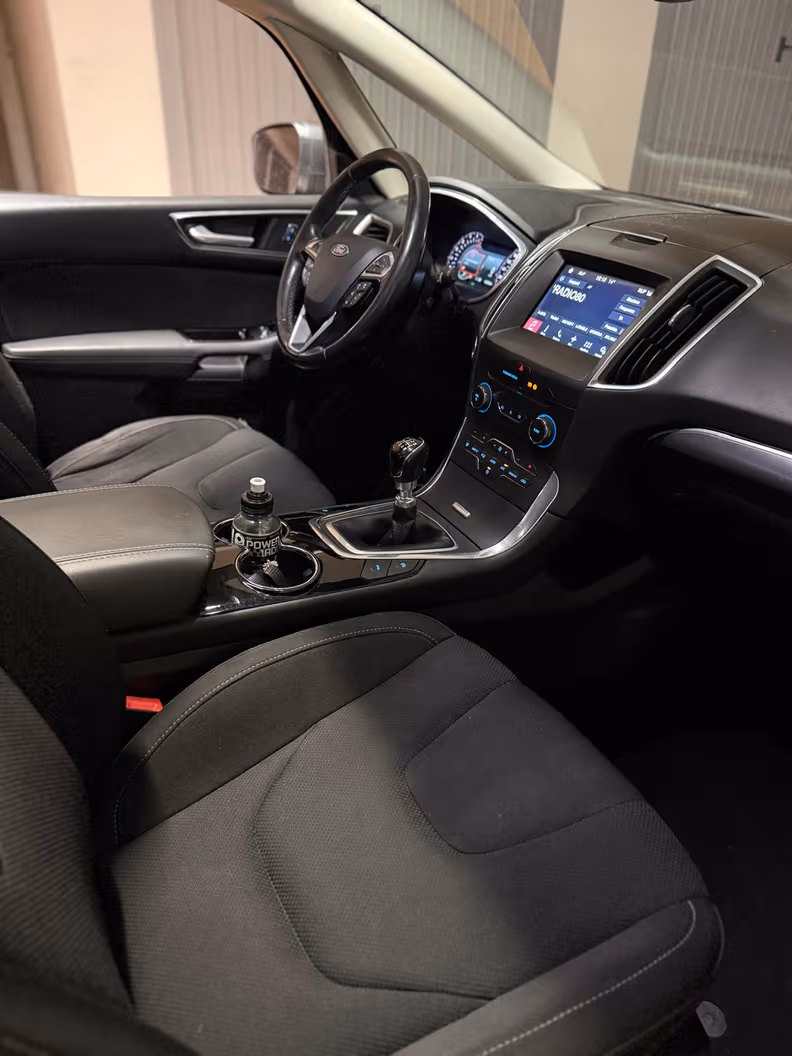 Ford S-Max - 11