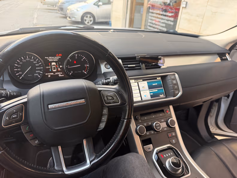 Land Rover Range Rover Evoque - 23