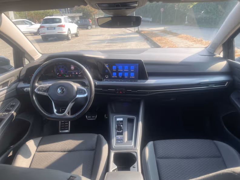 Volkswagen Golf - 22