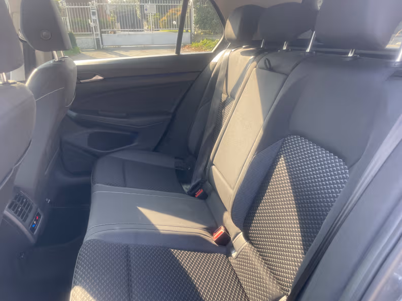 Volkswagen Golf - 23