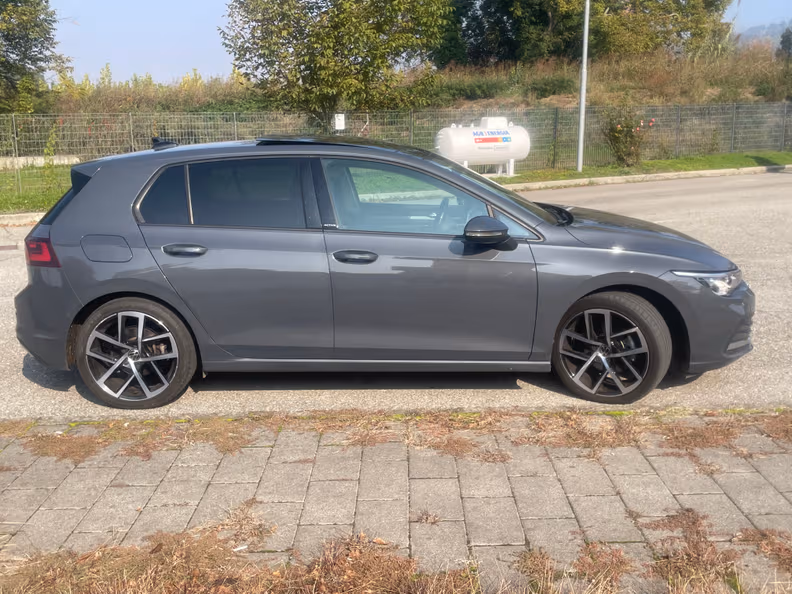 Volkswagen Golf - 8
