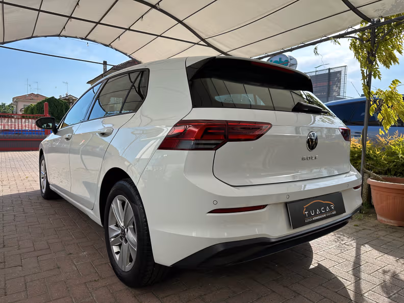 Volkswagen Golf - 6