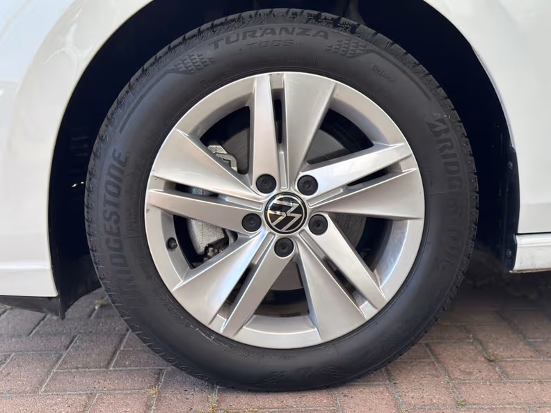 Volkswagen Golf - 26