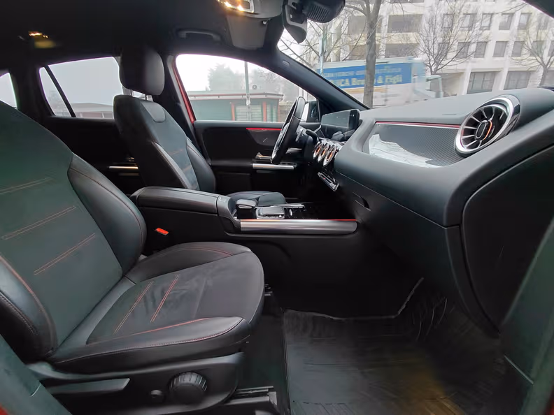 Mercedes-Benz GLA - 12