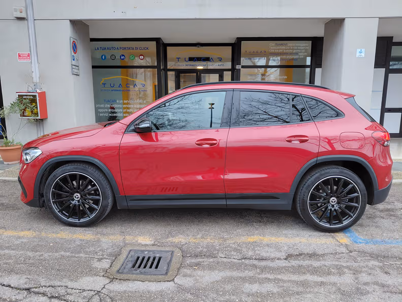 Mercedes-Benz GLA - 27