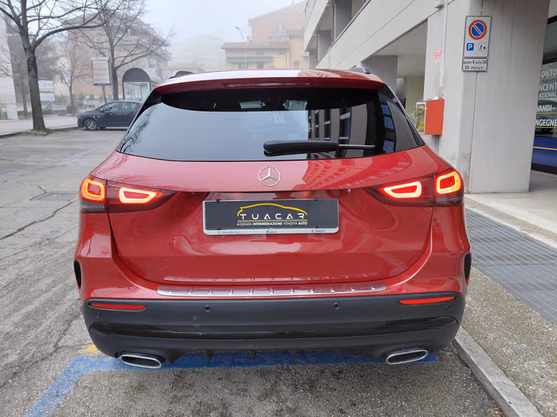 Mercedes-Benz GLA - 23