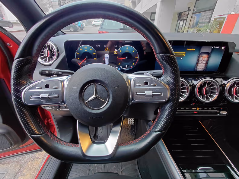 Mercedes-Benz GLA - 18