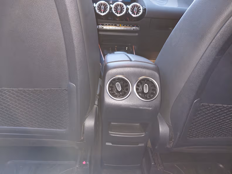 Mercedes-Benz GLA - 30