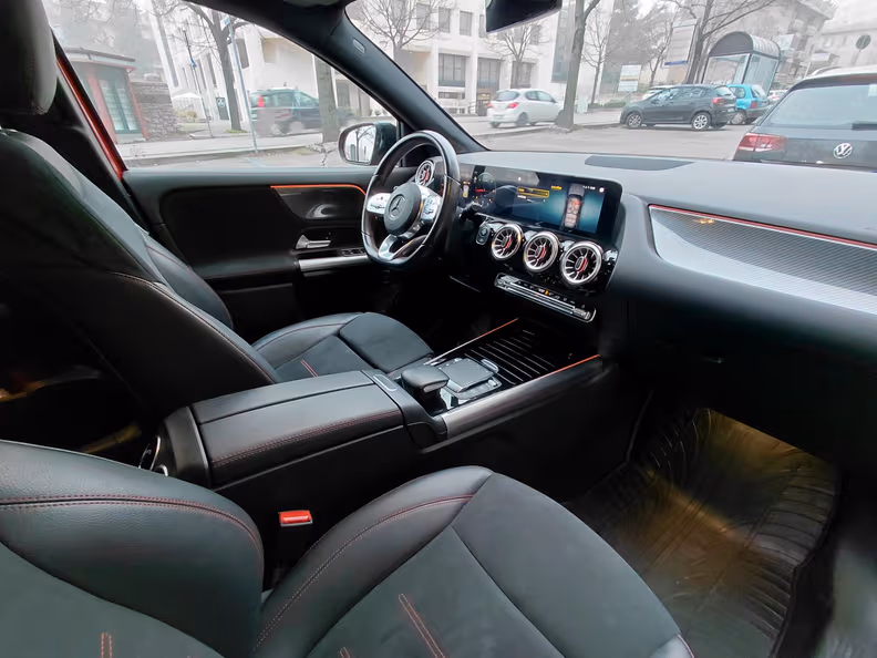 Mercedes-Benz GLA - 11