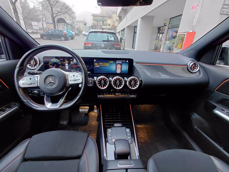 Mercedes-Benz GLA - 9