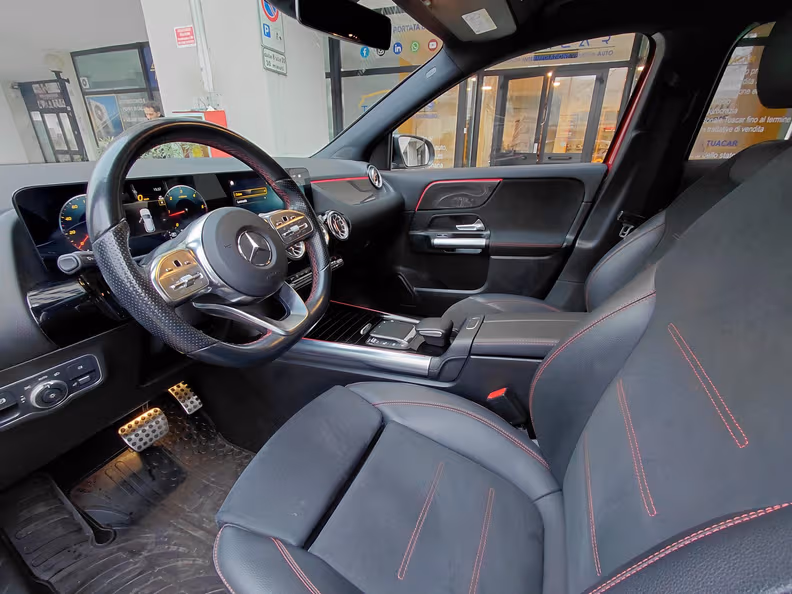 Mercedes-Benz GLA - 8