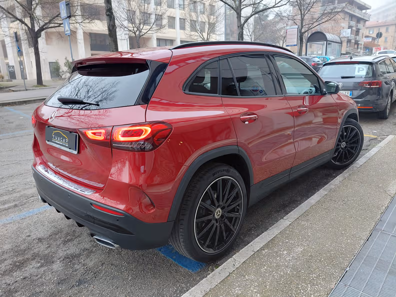 Mercedes-Benz GLA - 4