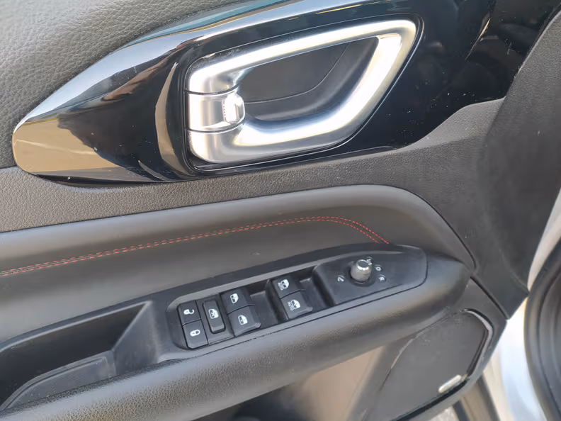 Jeep Compass - 39