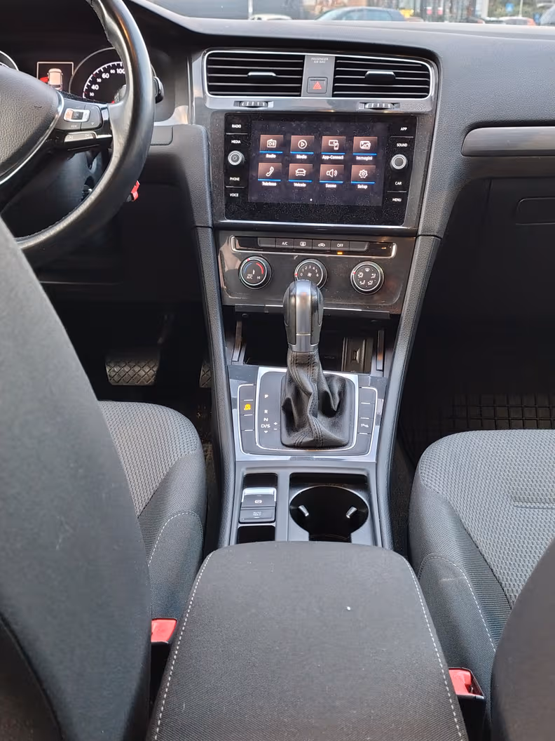 Volkswagen Golf - 22