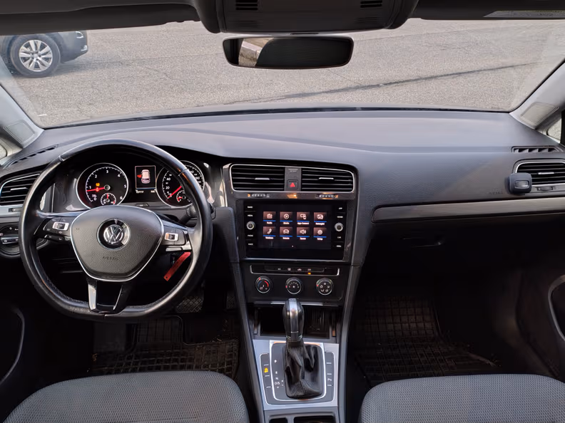 Volkswagen Golf - 20