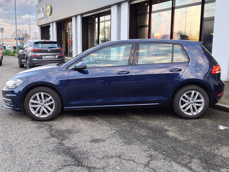 Volkswagen Golf - 8