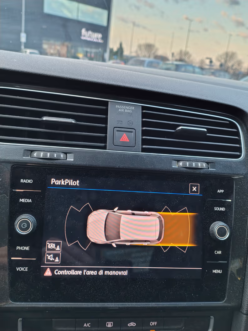 Volkswagen Golf - 10
