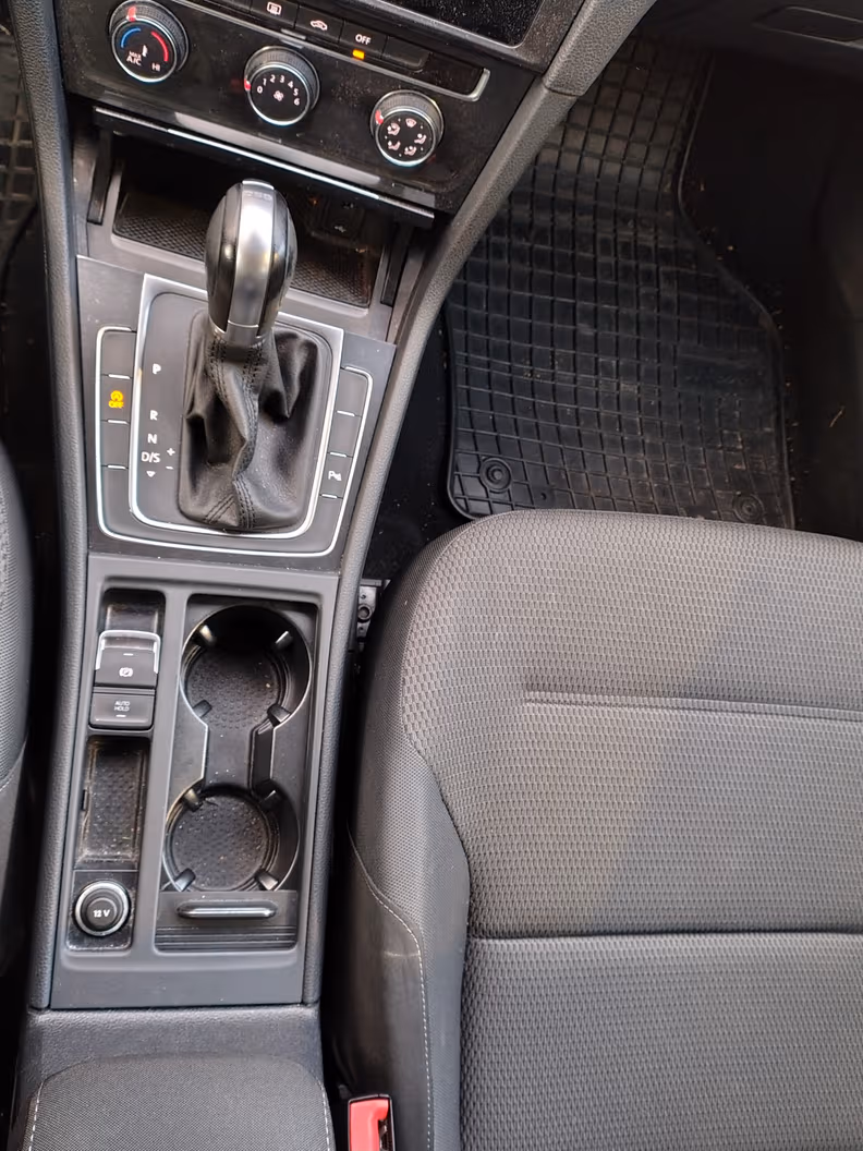 Volkswagen Golf - 12