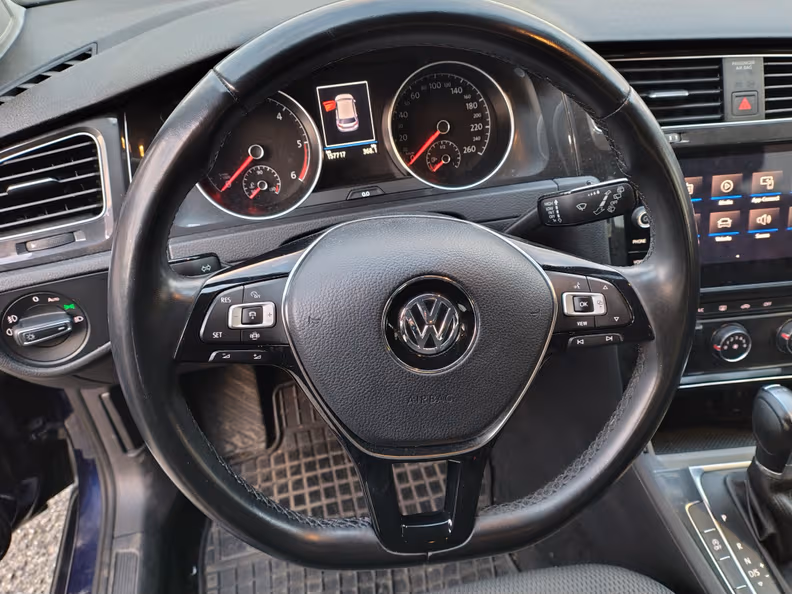 Volkswagen Golf - 26