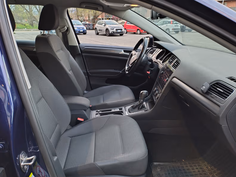 Volkswagen Golf - 27