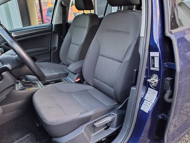 Volkswagen Golf - 25