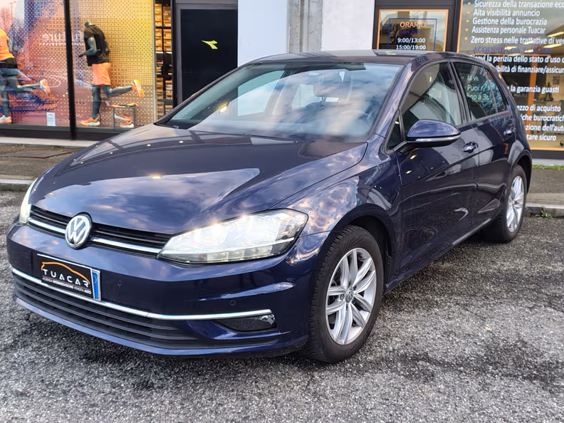 Volkswagen Golf - 1