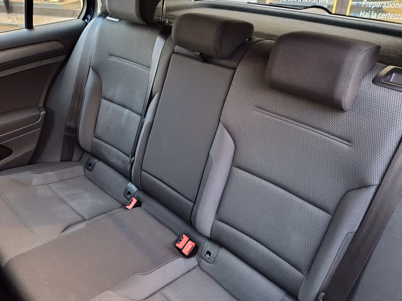 Volkswagen Golf - 23