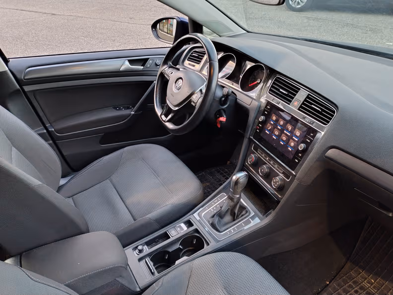 Volkswagen Golf - 28