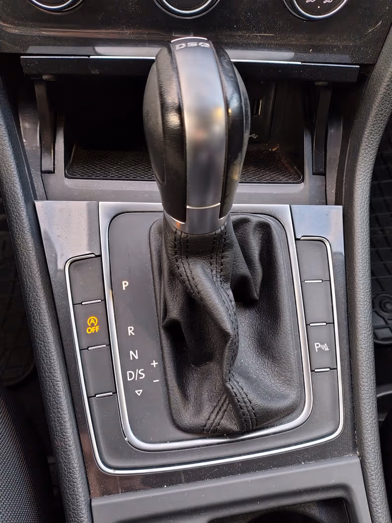 Volkswagen Golf - 11