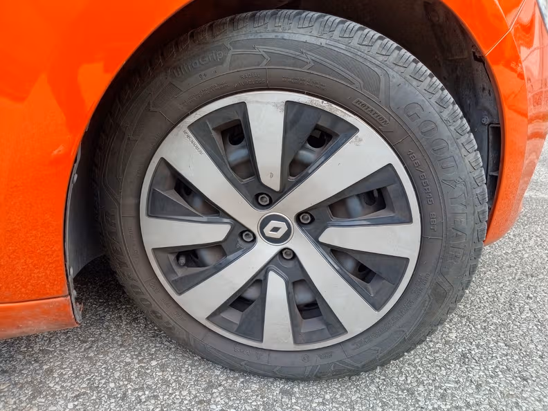 Renault Clio - 25