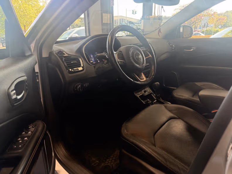 Jeep Compass - 12