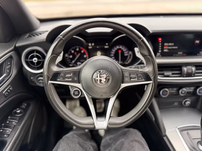 Alfa Romeo Stelvio - 17