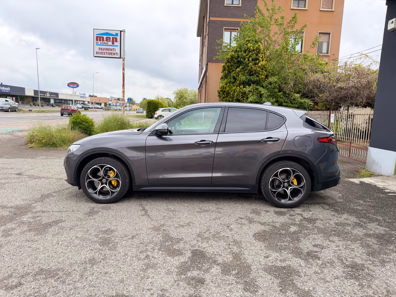 Alfa Romeo Stelvio - 2