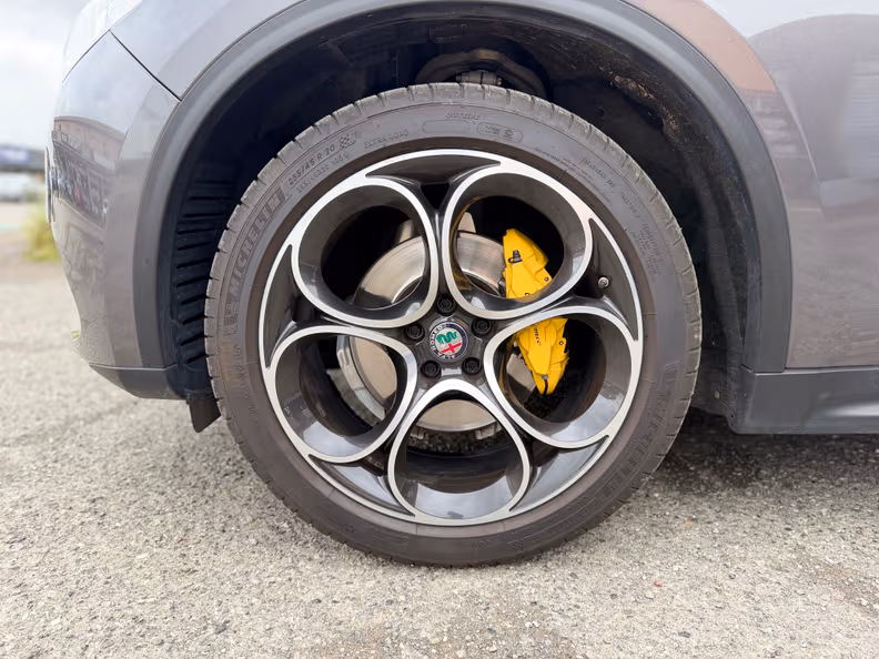 Alfa Romeo Stelvio - 10