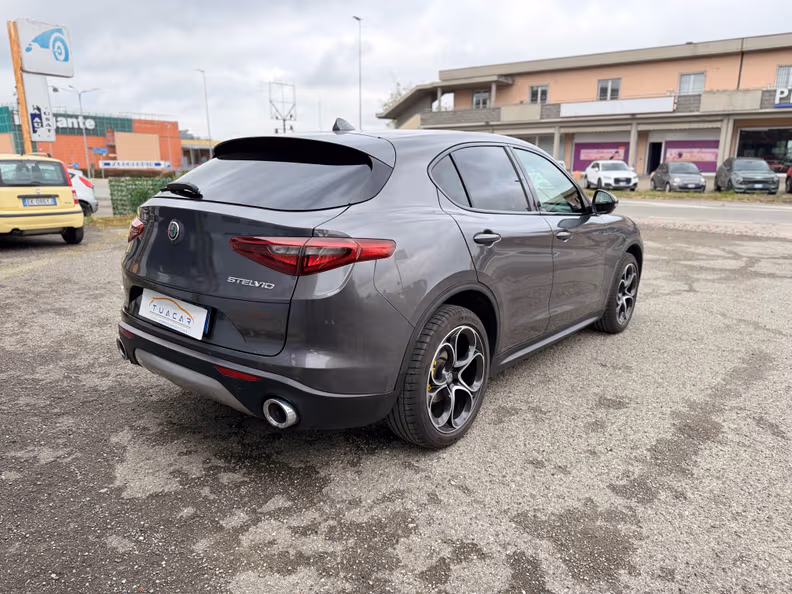 Alfa Romeo Stelvio - 5