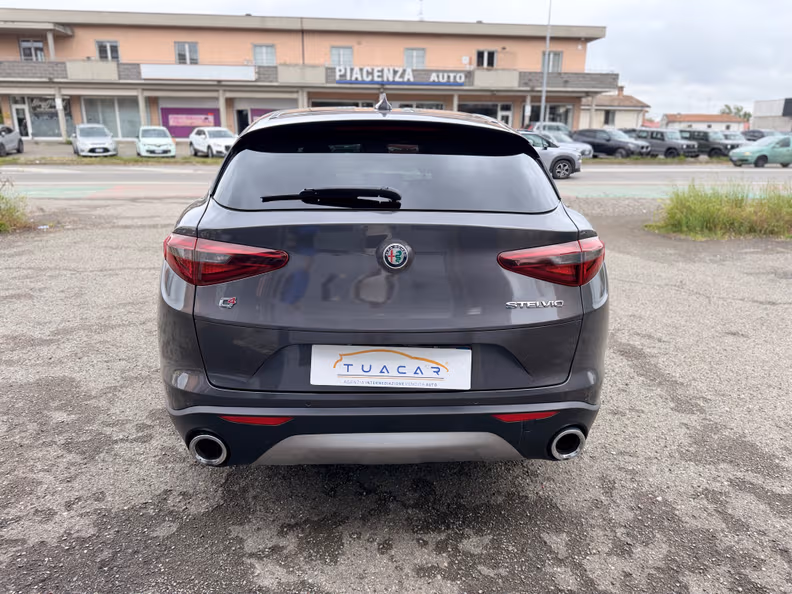 Alfa Romeo Stelvio - 4