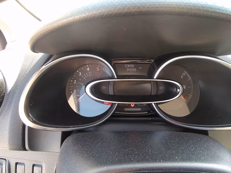 Renault Clio - 11