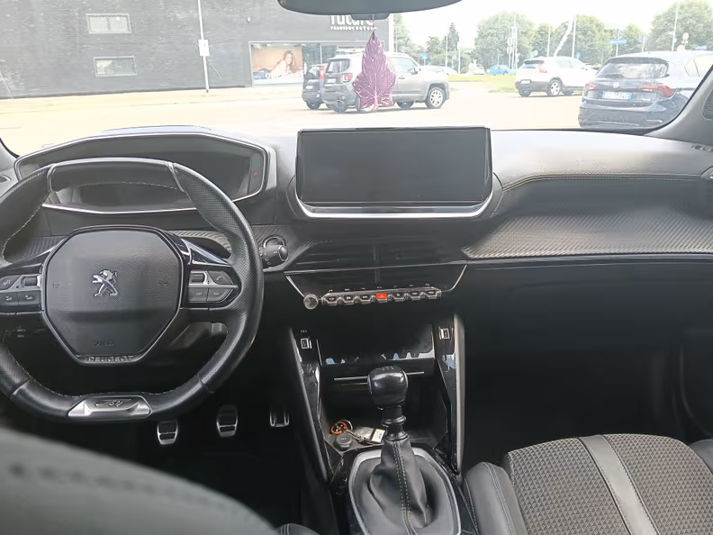 Peugeot 2008 - 10