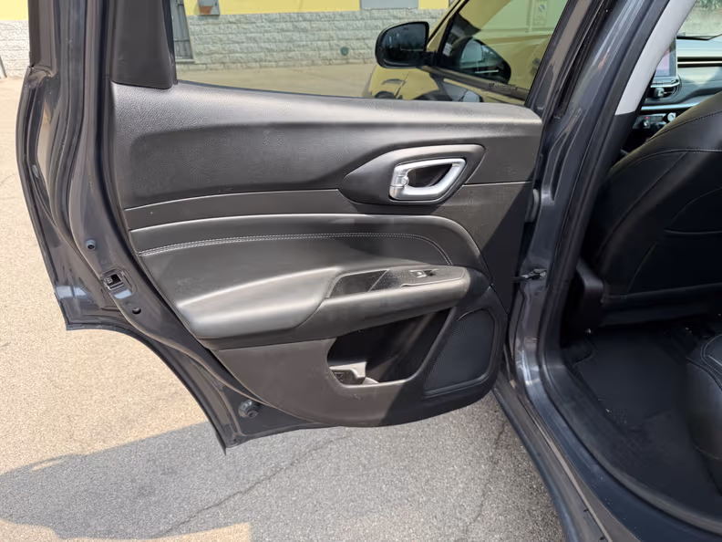 Jeep Compass - 34