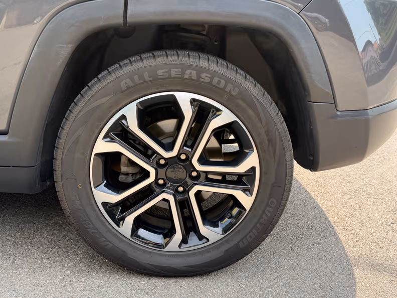 Jeep Compass - 35