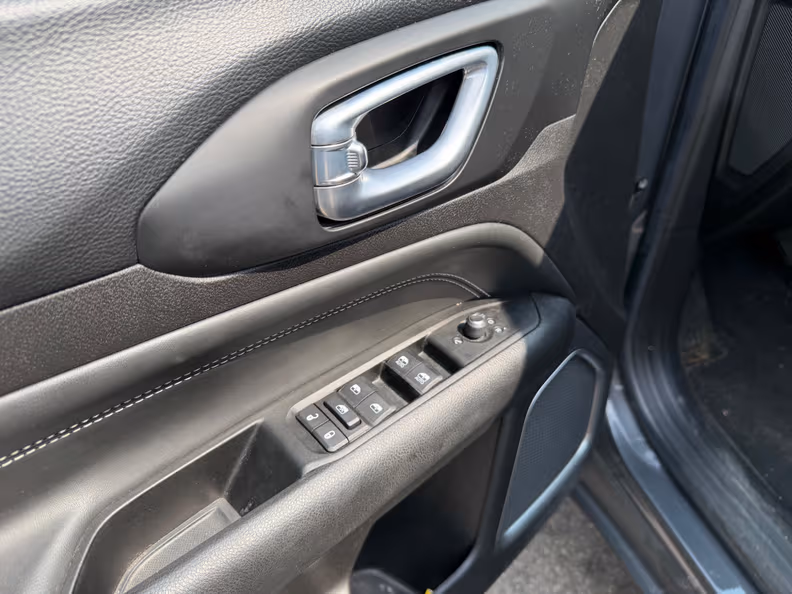 Jeep Compass - 31