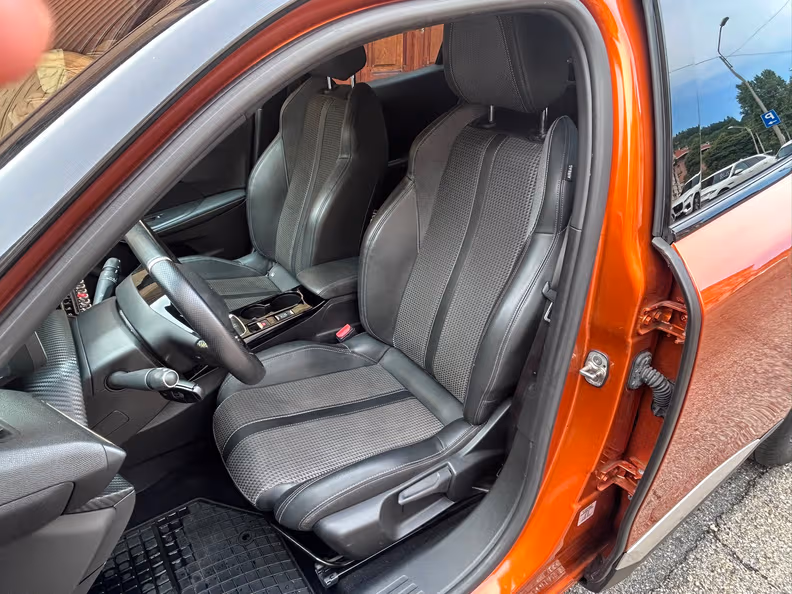 Peugeot 2008 - 8