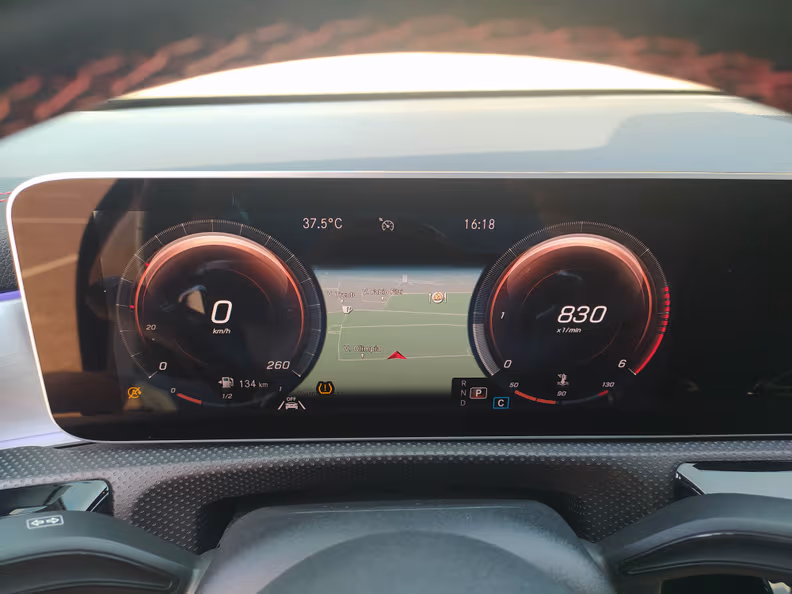 Mercedes-Benz CLA - 11